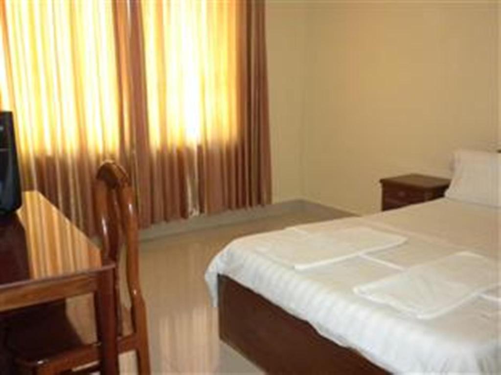 Nyny Hotel Кампот Стая снимка